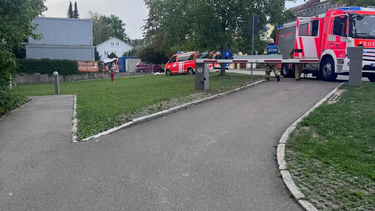 Einsatz mit Sprengstoffräumdienst am Klinikum Esslingen. In der Krankenhausapotheke waren Gefahrstoffe gefunden worden.