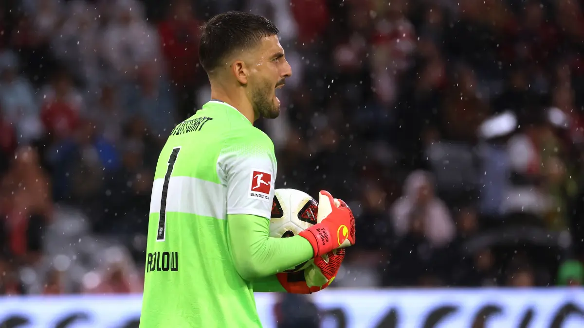 BAU // 2026.08.28, Deutschland, Bayern Fußball FC Bayern München vs. VfB Stuttgart, Fabian Bredlow (VfB)
Gemäß den Vorgaben der DFL Deutsche Fußball Liga ist es untersagt,
in dem Stadion und/oder vom Spiel angefertigte Fotoaufnahmen in Form von Sequenzbildern
und/oder videoähnlichen Fotostrecken zu verwerten bzw. verwerten zu lassen.
DFL, DFB regulations prohibit any use of photographs as image sequences and/or quasi-video.
