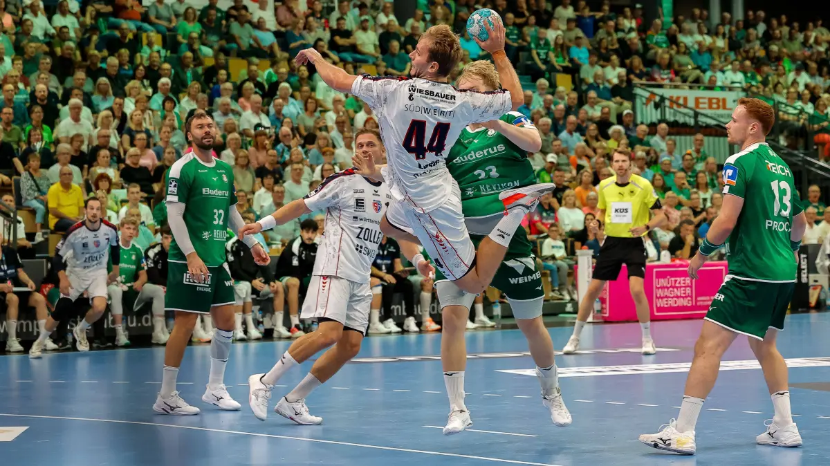 Mathias Rohde Larson SG BBM Bietigheim, 44 bei erfolgreichem Torwurf. HSG Wetzlar vs SG BBM Bietigheim, Handball, OPEL-HBL, 01. Spieltag, Saison 2026/2027, 30.08.26 HSG Wetzlar vs SG BBM Bietigheim, Handball, OPEL-HBL, 01. Spieltag, Saison 2026/2027, 30.08.26 Wetzlar *** Mathias Rohde Larson, SG BBM Bietigheim, 44 on a successful goal attempt HSG Wetzlar vs. SG BBM Bietigheim, Handball, OPEL HBL, Matchday 1, 20262027 Season, August 30, 2026, HSG Wetzlar vs. SG BBM Bietigheim, Handball, OPEL HBL, Matchday 1, 20262027 Season, August 30, 2026, Wetzlar Copyright: xEibner-Pressefotox EP_JHR