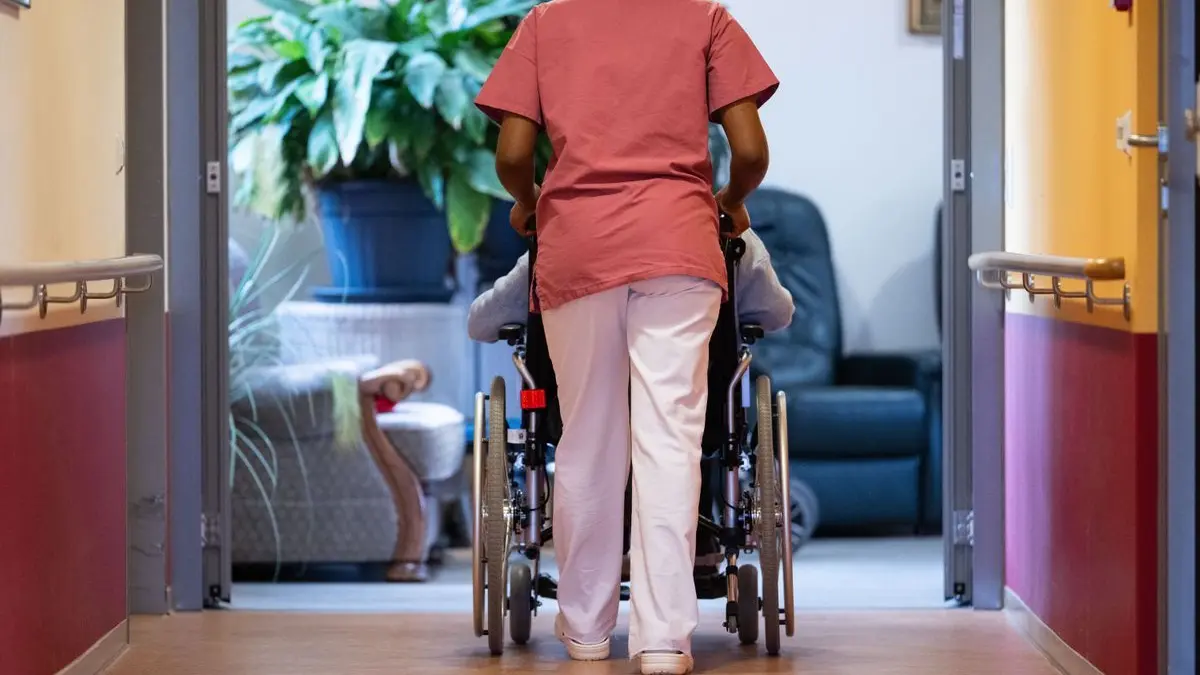 Mittelfristig geht es aus Sicht der Kassen um «unbequeme Entscheidungen»: Der Zugang zur Pflege solle überprüft werden. Damit würden womöglich wieder weniger Menschen Leistungen aus der Pflegeversicherung bekommen.