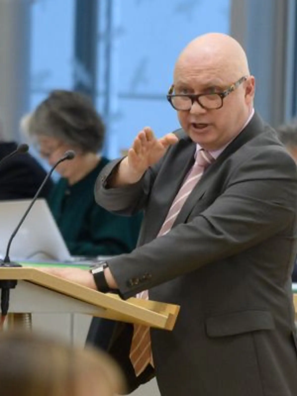 Oliver Kirchner, Fraktionsvorsitzender der AfD im Landtag von Sachsen-Anhalt spricht zu den Abgeordneten.