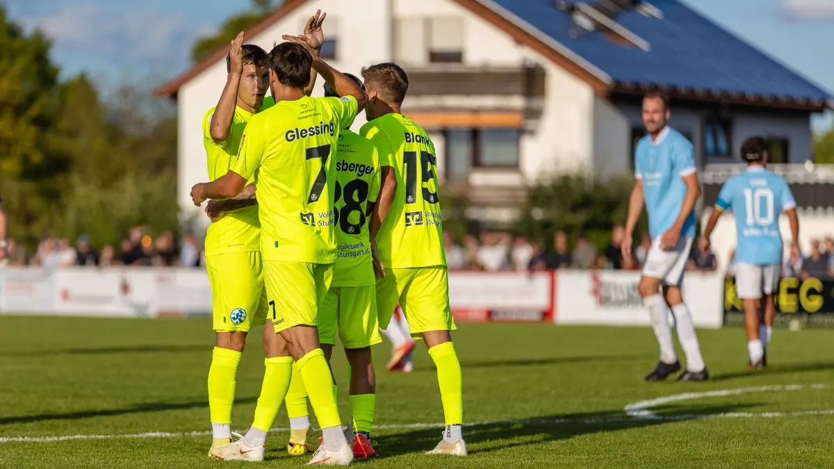 Tor 1:2 Yannick Glessing SV Kickers Stuttgart, 07 Torjubel Jubel Freude Emotionen Mimik Gestik feiert mit Christian Mauersberger SV Kickers Stuttgart, 38 Nico Blank SV Kickers Stuttgart, 15 Sebastian Mueller SV Kickers Stuttgart, 09, GER, TSGV Waldstetten vs. SV Kickers Stuttgart, Fussball, Verbandspokal, DB Regio-wfv-Pokal, Herren, Achtelfinale, Spielzeit 2026/2027, 01.09.2026, DFL/DFB REGULATIONS PROHIBIT ANY USE OF PHOTOGRAPHS AS IMAGE SEQUENCES AND/OR QUASI-VIDEO, GER, TSGV Waldstetten vs. SV Kickers Stuttgart, Fussball, Verbandspokal, DB Regio-wfv-Pokal, Herren, Achtelfinale, Spielzeit 2026/2027, 01.09.2026 Waldstetten *** Goal 1 2 Yannick Glessing, SV Kickers Stuttgart, 07 Goal celebration, cheering, joy, emotions, facial expressions, gestures celebrating with Christian Mauersberger, SV Kickers Stuttgart, 38 Nico Blank, SV Kickers Stuttgart, 15 Sebastian Mueller, SV Kickers Stuttgart, 09, GER, TSGV Waldstetten vs. SV Kickers Stuttgart, soccer, league cup, DB Regio wfv Cup, mens, round of 16, 20262027 season, September 1, 2026, DFL and DFB regulations prohibit any use of photographs as image sequences and/or quasi-video, GER, TSGV Waldstetten vs. SV Kickers Stuttgart, soccer, regional cup, DB Regio wfv Cup, mens, Round of 16, 20262027 Season, September 1, 2026, Waldstetten Copyright: xEibner-Pressefoto/JanixPlessx EP_JPL