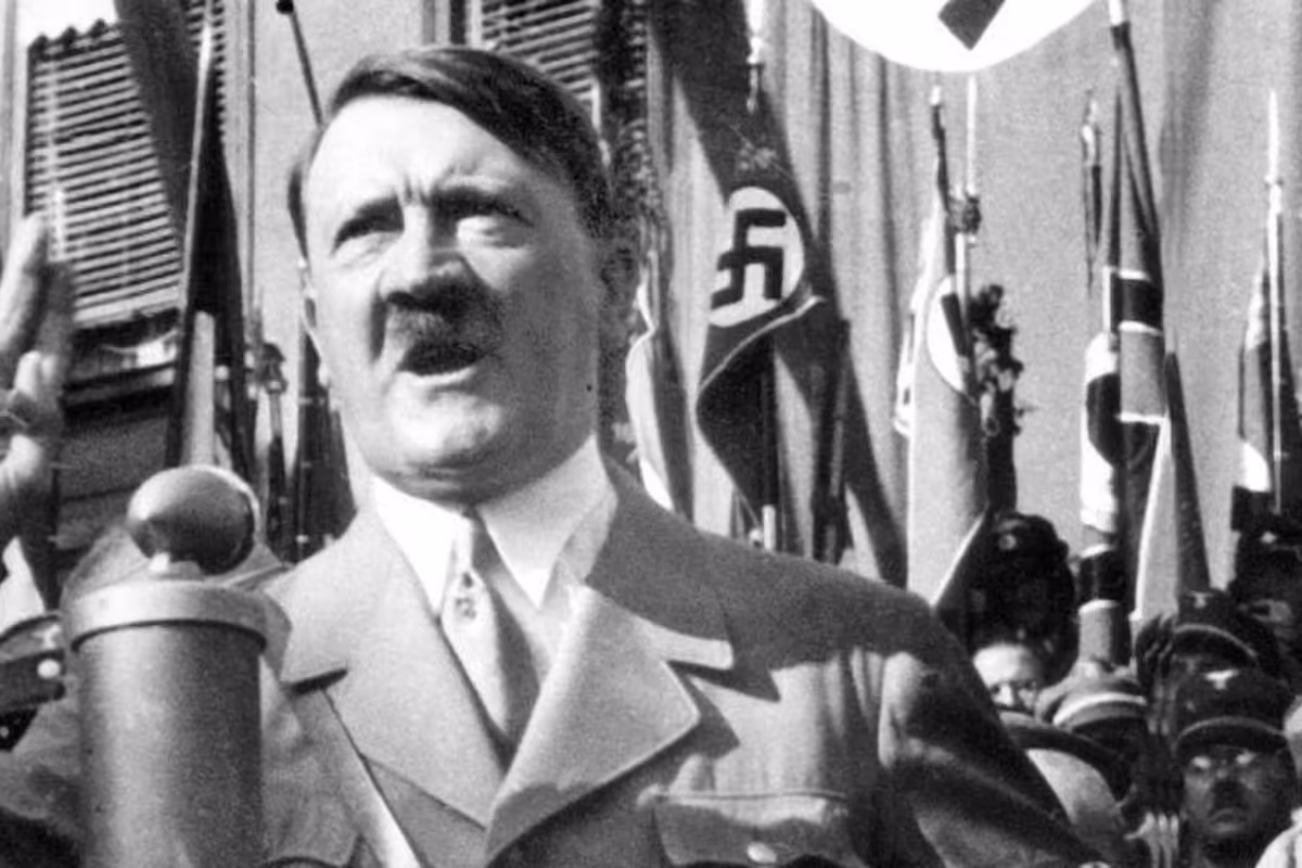 Adolf Hitler bei einer Rede, undatiert, dpa-reporter