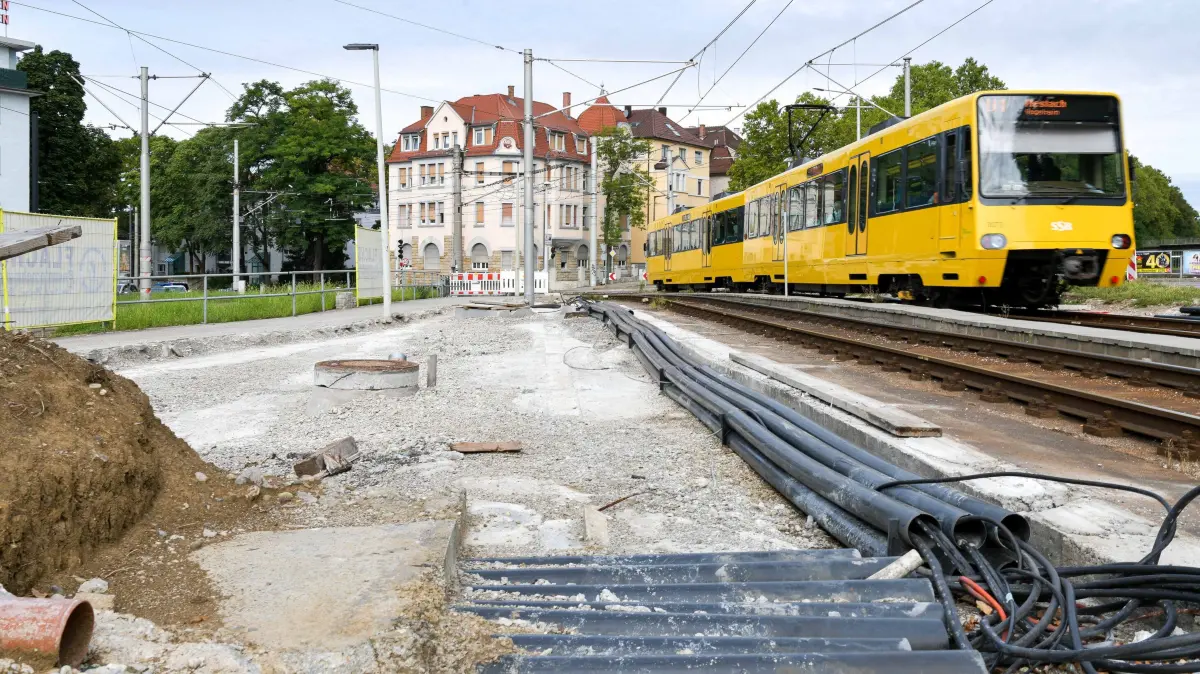 Augsburgerplatz: Stuttgart, Haltestelle Augsburger Platz wurde abgebaut.
Die alte und die neue Stadtbahn Haltestelle Augsburgerplatz