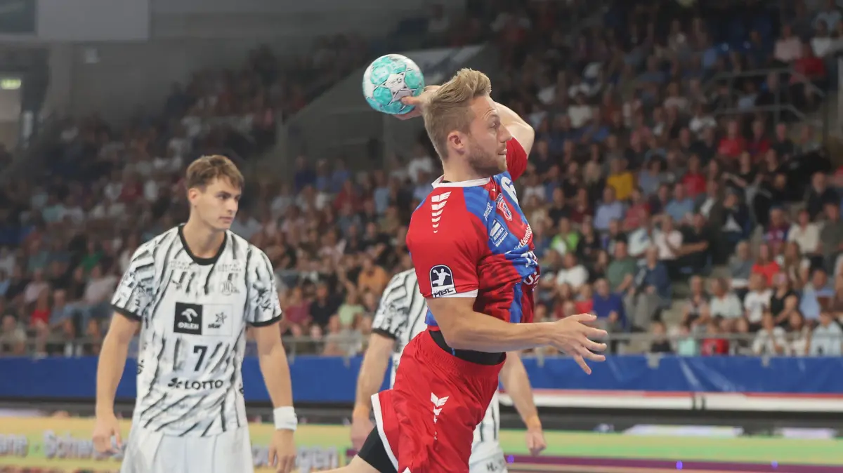 BAU // Bietigheim , Handball Opel-HBL , SG BBM Bietigheim vs. THW Kiel , Lukas Wucherpfennig ( BBM )