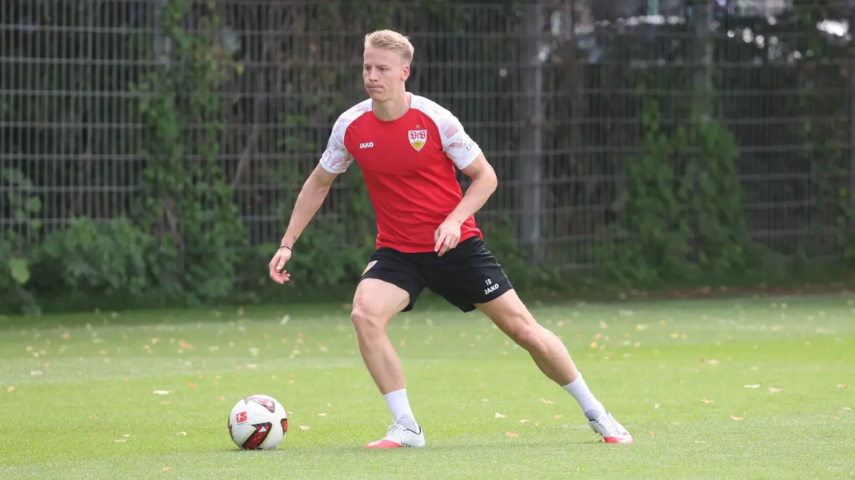 BAU // Stuttgart , Fußball Training VfB Stuttgart , Chris Führich