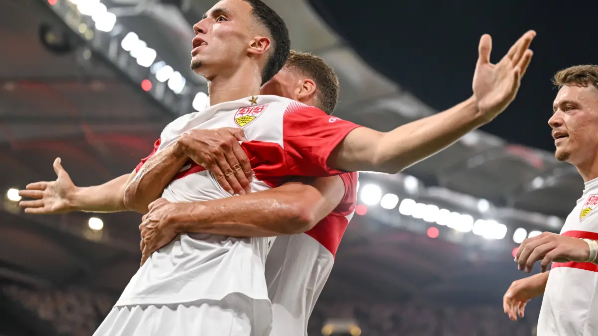 VfB Stuttgart v 1. FC Köln - Bundesliga 2026/27: Bilal El Khannouss VfB Stuttgart Torjubel, jubelt nach seinem treffer zum 1:0 waehrend des spiels der 1. Bundesliga zwischen VfB Stuttgart und 1. FC Koeln, MHPArena am 04. September 2026 in Stuttgart, Deutschland. Foto von Harry Langer/DeFodi Images Bilal El Khannouss VfB Stuttgart celebrates after scoring his team s first goal during the Bundesliga match between VfB Stuttgart and 1. FC Koeln at MHPArena on September 4, 2026 in Stuttgart, Germany. Photo by Harry Langer/DeFodi Images DFB / DFL REGULATIONS PROHIBIT ANY USE OF PHOTOGRAPHS AS IMAGE SEQUENCES AND/OR QUASI-VIDEO. Photo by Harry Langer/DeFodi Images DFB / DFL REGULATIONS PROHIBIT ANY USE OF PHOTOGRAPHS AS IMAGE SEQUENCES AND/OR QUASI-VIDEO. - *** Bilal El Khannouss of VfB Stuttgart celebrates after scoring his team s first goal, making the score 10, during the Bundesliga match between VfB Stuttgart and 1. FC Köln, at the MHPArena on September 4, 2026, in Stuttgart, Germany. Photo by Harry Langer, DeFodi Images. Bilal El Khannouss of VfB Stuttgart celebrates after scoring his teams first goal during the Bundesliga match between VfB Stuttgart and 1. FC Köln at the MHPArena on September 4, 2026 in Stuttgart, Germany. Photo by Harry Langer, DeFodi Images. DFB and DFL regulations prohibit any use of photographs as image sequences and/or quasi-video. Photo by Harry Langer, DeFodi Images. DFB and DFL regulations prohibit any use of photographs as imSEQUENCES AND/OR QUASI-VIDEO
