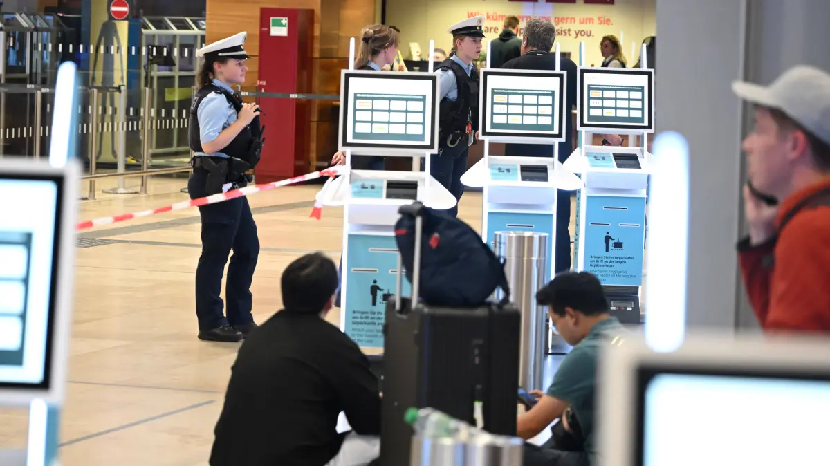 Terminal 1 evacuated at Berlin BER Airport over alleged toxic threat: Terminal 1 evacuated at Berlin BER Airport over alleged toxic threat BERLIN, GERMANY - SEPTEMBER 03: Police and emergency personnel restrict access to Terminal 1 at Berlin Brandenburg Airport BER following a security evacuation after a woman told officers that she had toxic substances in her handbag, local reports cited a police spokesperson as saying Thursday in Berlin , Germany, on September 3, 2026. All passengers were instructed to leave the building. Air and rail traffic have since been suspended, according to daily Tagesspiegel. Volodymyr Sindieiev / Anadolu Berlin Germany. Editorial use only. Please get in touch for any other usage. PUBLICATIONxNOTxINxTURxUSAxCANxUKxJPNxITAxFRAxAUSxESPxBELxKORxRSAxHKGxNZL Copyright: x2026xAnadoluxVolodymyrxSindieievx