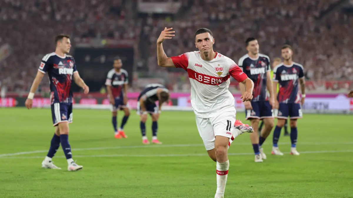 Fußball VfB Stuttgart vs. 1 .FC Köln : BAU // 2026.09.04, Deutschland, Stuttgart Fußball VfB Stuttgart vs. 1. FC Köln, Bilai El Khannouss (VfB) jubelt nach dem Tor zum 1:0
Gemäß den Vorgaben der DFL Deutsche Fußball Liga ist es untersagt,
in dem Stadion und/oder vom Spiel angefertigte Fotoaufnahmen in Form von Sequenzbildern
und/oder videoähnlichen Fotostrecken zu verwerten bzw. verwerten zu lassen.
DFL, DFB regulations prohibit any use of photographs as image sequences and/or quasi-video.