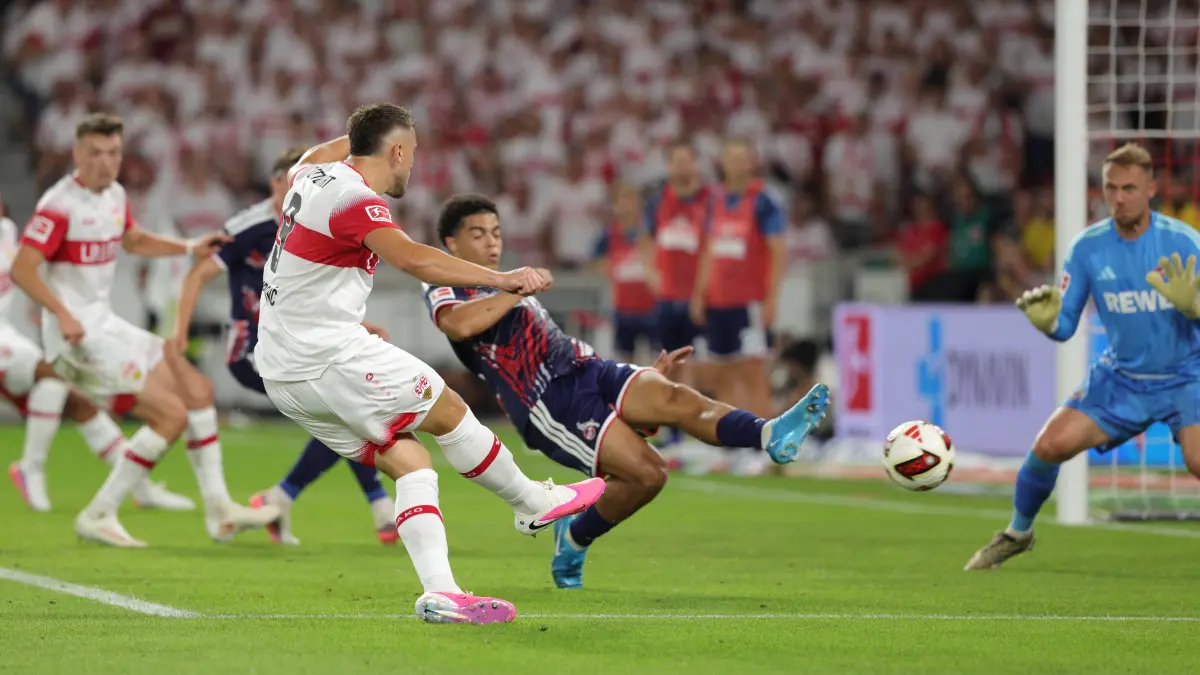 Fußball VfB Stuttgart vs. 1 .FC Köln : 2026.09.04, Deutschland, Stuttgart Fußball VfB Stuttgart vs. 1. FC Köln, Ermedin Demirovic VfB erzielt das Tor zum 3:0 Gemäß den Vorgaben der DFL Deutsche Fußball Liga ist es untersagt, in dem Stadion und/oder vom Spiel angefertigte Fotoaufnahmen in Form von Sequenzbildern und/oder videoähnlichen Fotostrecken zu verwerten bzw. verwerten zu lassen. DFL, DFB regulations prohibit any use of photographs as image sequences and/or quasi-video. *** September 4, 2026, Germany, Stuttgart: VfB Stuttgart vs. 1. FC Köln, Ermedin Demirovic scores the goal to make it 30 for VfB. According to the regulations of the DFL German Soccer League, it is prohibited to use or allow the use of photographs taken in the stadium and/or during the game in the form of image sequences and/or video-like photo series. DFL, DFB regulations prohibit any use of photographs as image sequences and/or quasi-video content