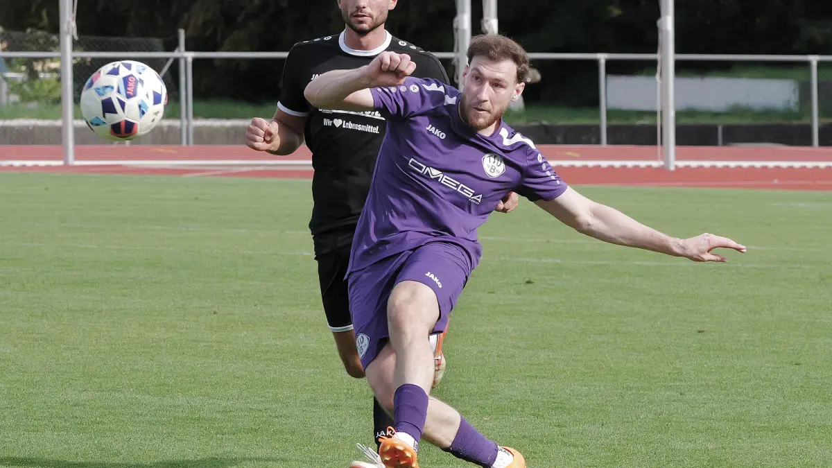 Fußball, Fussball, Landesliga, TSV Bernhausen - TSGV Waldstetten: Fußball, Fussball, Landesliga, TSV Bernhausen - TSGV Waldstetten
Nr.8 (B): Mertcan Özocak - violett
Fotograf: Günter E. Bergmann - Photography
Aufnahmedatum: 06.09.2026