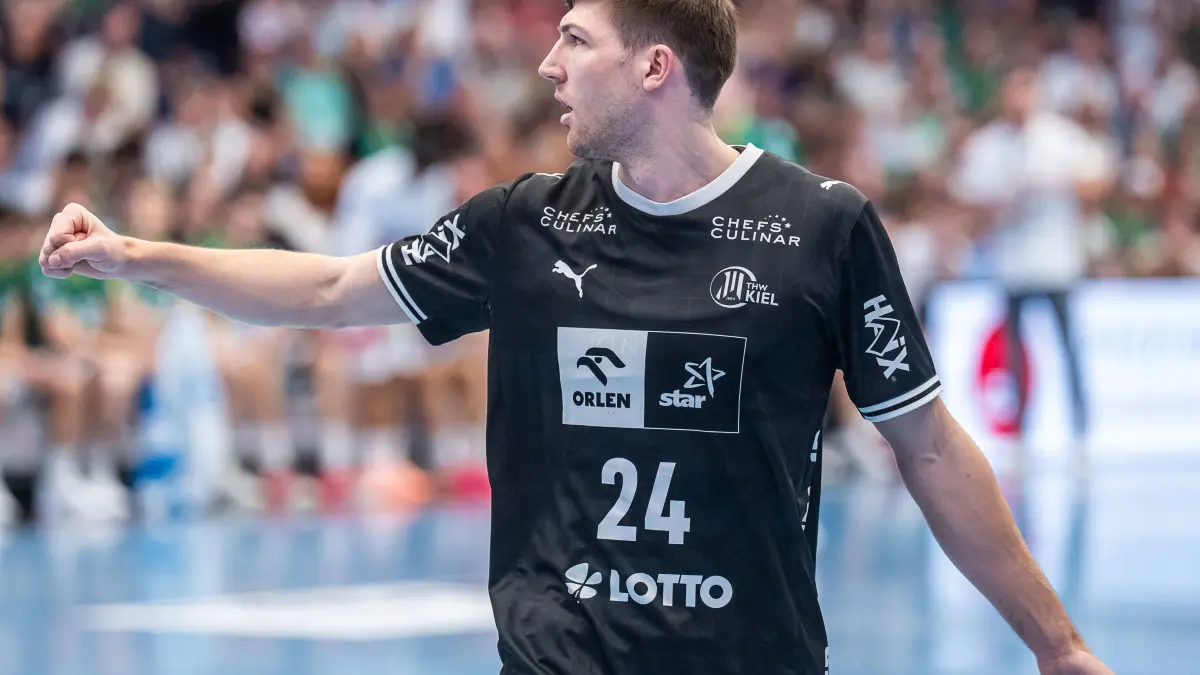 Lukas Zerbe THW Kiel, 24 ballt die Jubelfaust, Frisch Auf Goeppingen vs. THW Kiel, Handball, 1. Bundesliga, Herren, Spielzeit 2026/2027, 06.09.2026, Frisch Auf Goeppingen vs. THW Kiel, Handball, 1. Bundesliga, Herren, Spielzeit 2026/2027, 06.09.2026 Goeppingen *** Lukas Zerbe of THW Kiel, 24, pumps his fist in celebration, Frisch Auf Goeppingen vs. THW Kiel, Handball, 1st Bundesliga, Men s, 20262027 Season, September 6, 2026, Frisch Auf Göppingen vs. THW Kiel, Handball, 1st Bundesliga, Men, 20262027 season, September 6, 2026, Göppingen Copyright: xEibner-Pressefoto/MichaelxSchmidx EP_MST