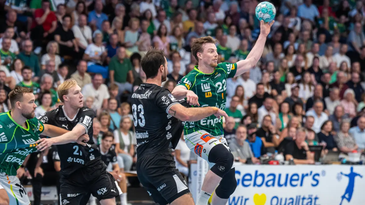 Erik Persson Frisch Auf Goeppingen, 22 am Ball, Frisch Auf Goeppingen vs. THW Kiel, Handball, 1. Bundesliga, Herren, Spielzeit 2026/2027, 06.09.2026, Frisch Auf Goeppingen vs. THW Kiel, Handball, 1. Bundesliga, Herren, Spielzeit 2026/2027, 06.09.2026 Goeppingen *** Erik Persson, Frisch Auf Goeppingen, No. 22 on the ball, Frisch Auf Goeppingen vs. THW Kiel, Handball, 1st Bundesliga, Men, 20262027 season, September 6, 2026, Frisch Auf Goeppingen vs. THW Kiel, Handball, 1st Bundesliga, Men, 20262027 Season, September 6, 2026, Goeppingen Copyright: xEibner-Pressefoto/MichaelxSchmidx EP_MST