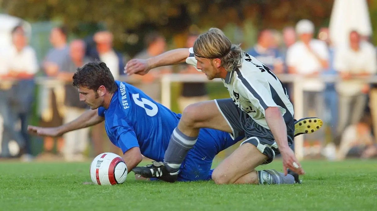 BAU // Fussball WFV Pokalfinale in Fellbach VfR Aalen - FSV 08 Bissingen: rechts Jörn Schmiedel (Aalen), links Alfonso Garcia (Bissingen)
copyright by Pressefoto Baumann
D-71636 Ludwigsburg
Oscar-Walcker-Str. 26B
Telefon 07141 440087 Fax 07141 440088
KSK Ludwigsburg (60450050) Konto Nr. 58014
email: baumann.dps@t-online.de