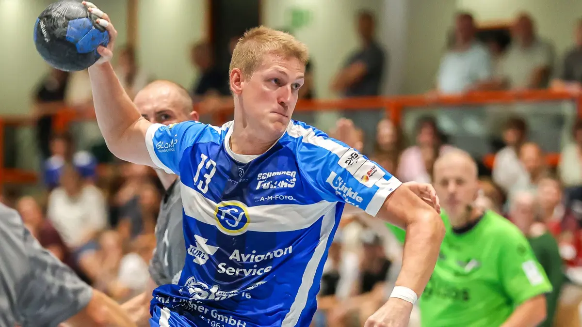 Handball, Regionalliga, TSV Schmiden - TSV Weinsberg, Lukas Lehmkühler beim Wurf