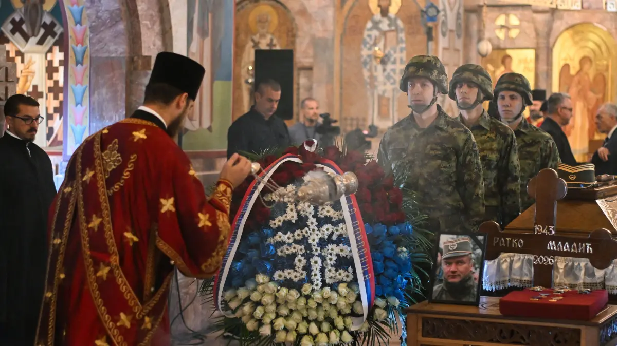 SERBIA-BOSNIA-GENOCIDE-MLADIC-FUNERAL: An Orthodox priest blesses the coffin of late Bosnian Serb military leader Ratko Mladic during a public memorial on the day of his funeral ceremony at St Lukas church in Belgrade, on September 7, 2026. Mladic, 84, died last week after suffering several strokes while serving a life sentence in The Hague for war crimes committed during the 1990s war in Bosnia. (Photo by OLIVER BUNIC / AFP)