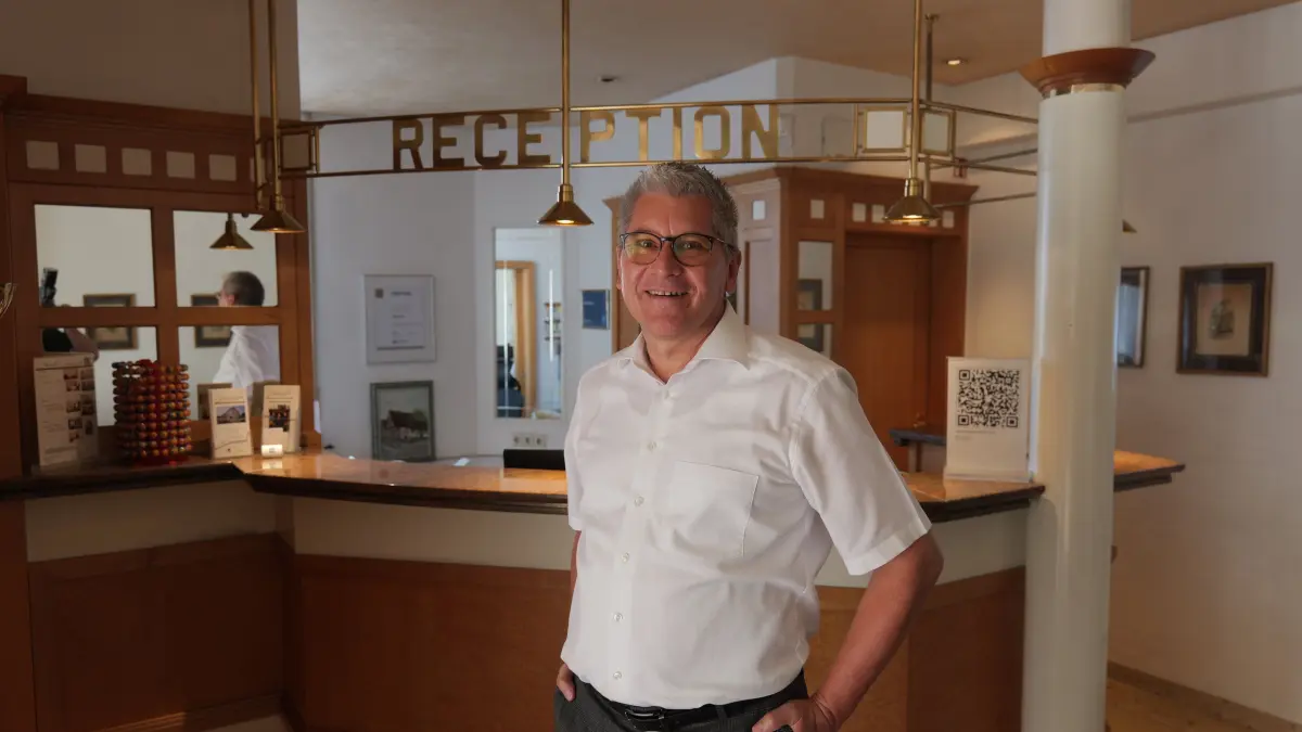 Contala: Leonberg - Ein Urgestein in der Leonberger Hotellerie: Rainer Contala ist schon seit 40 Jahren im Hotel Hirsch und gehört dort quasi zur Familie. Eine Geschichte, wie sich die Branche und die Gäst verändetr haben.