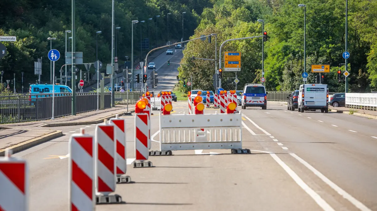 Die Adenauerbrücke ist teilweise für den Verkehr gesperrt: Nach dem Sommerferien kündigt die Stadt Esslingen Verkehrsbeobachtungen an.
