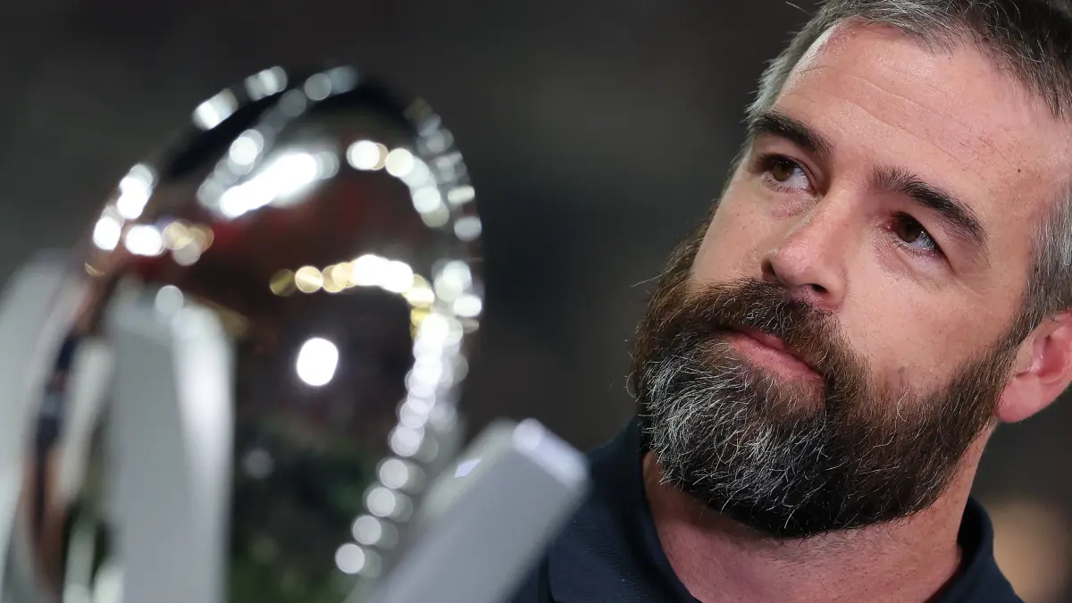 Stuttgart , Bundesliga Fußball VfB Stuttgart vs. FC St. Pauli, Stuttgart-Surge Coach Jordan Neuman mit Pokal Gemäß den Vorgaben der DFL Deutschen Fußball Liga ist es untersagt, in dem Stadion und/oder vom Spiel angefertigte Fotoaufnahmen in Form von Sequenzbildern und/oder videoähnlichen Fotostrecken zu verwerten bzw. verwerten zu lassen. *** Stuttgart , Bundesliga Soccer VfB Stuttgart vs FC St Pauli, Stuttgart Surge Coach Jordan Neuman with trophy According to the regulations of the DFL German Soccer League, it is prohibited to use or have used photographs taken in the stadium and or of the match in the form of sequential images and or video-like photo series