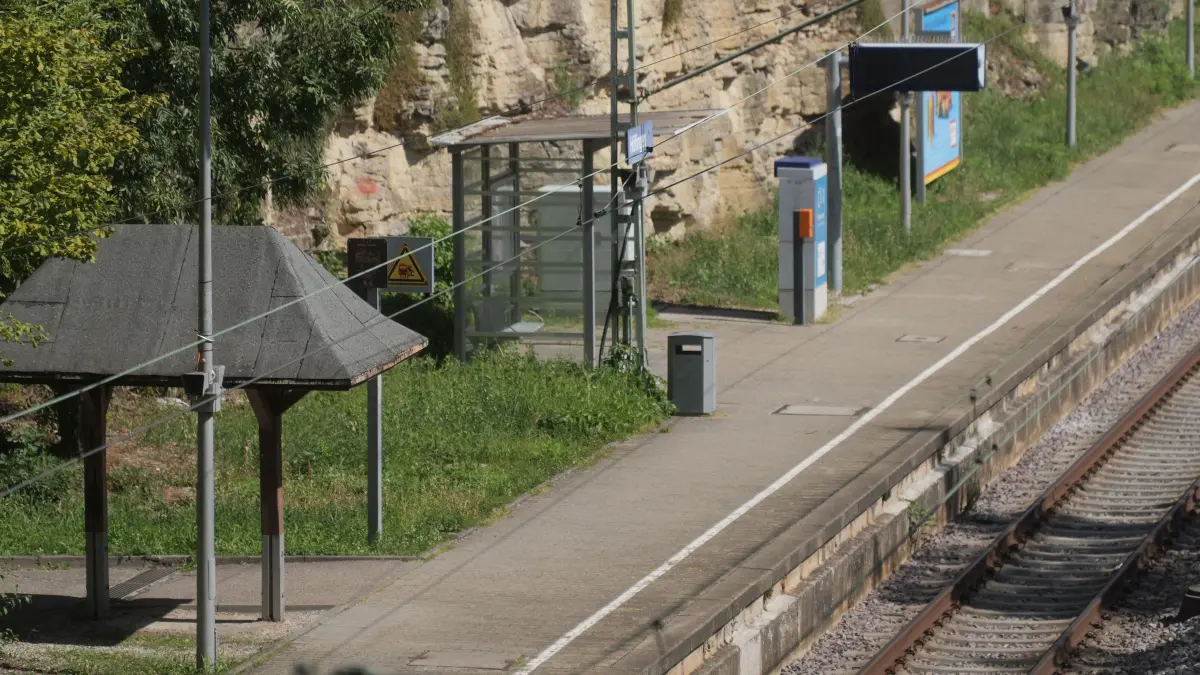 Uhren: Leonberg Höfingen - Weitere Fälle von geklauten Bahnhofsuhren... nicht nur in Leonberg-Höfingen (hier im Bild