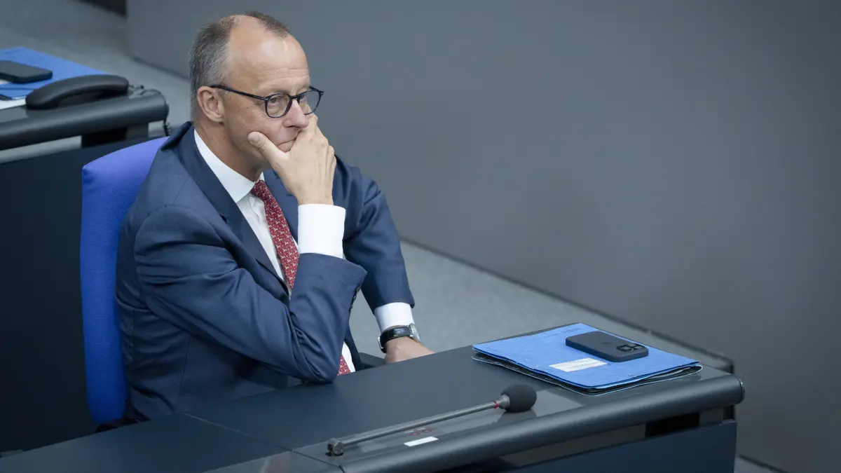 Kanzler Friedrich Merz hatte zu Beginn der Wahlperiode die Halbierung des parlamentarischen Stimmenanteils der AfD zu einem Leitmotiv seiner Kanzlerschaft erklärt (Archivfoto).