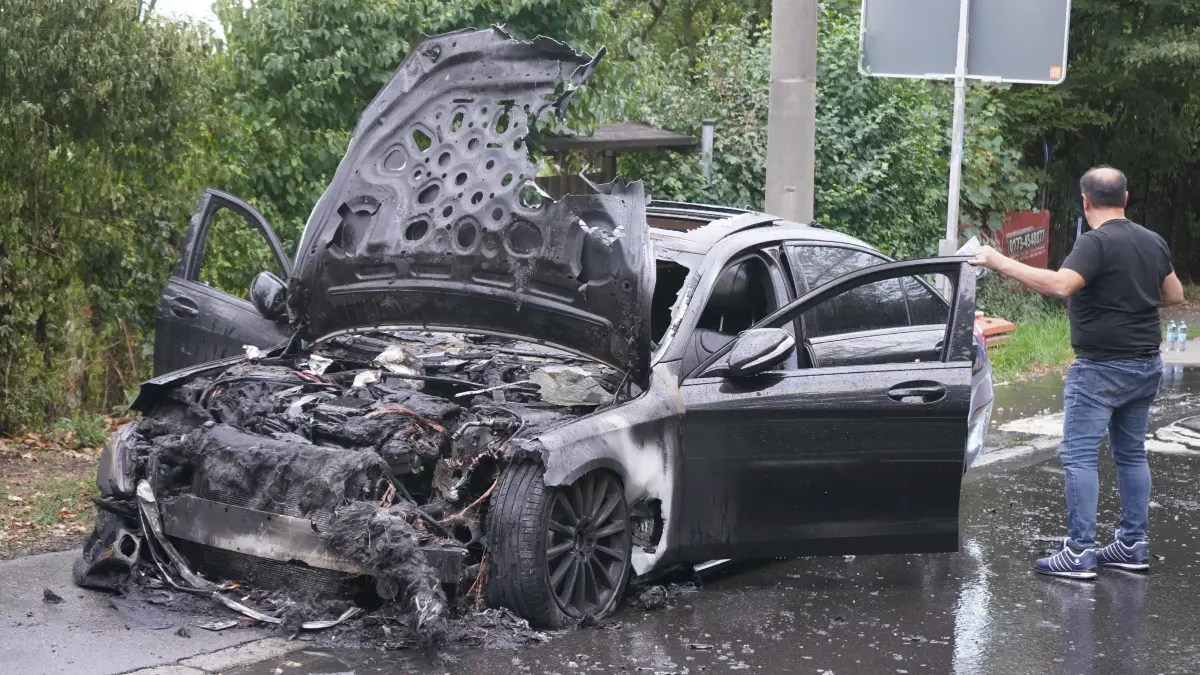 Pkw geraet waehrend der Fahrt in Brand – Strasse am Wolfersberg gesperrt