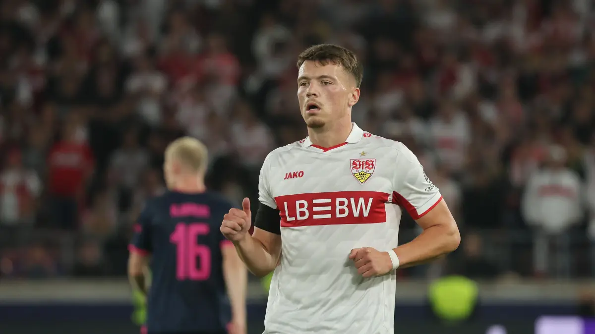 Fußball Champions League VfB Stuttgart vs. Viking Stavanger : BAU // Stuttgart , Fußball UEFA Champions League VfB Stuttgart vs. Viking Stavanger , Dzenan Pejcinovic ( VfB )