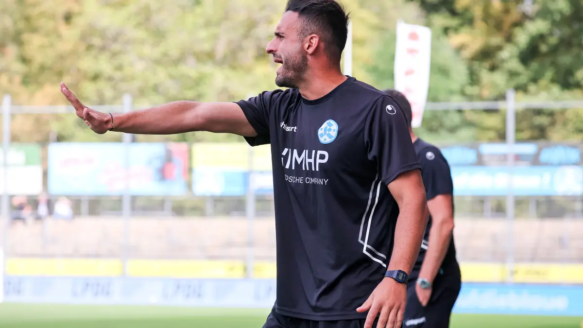 BAU // 05.09.2026, Deutschland, Stuttgart, Fussball, Regionalliga Südwest,
SV Stuttgarter Kickers vs. SG Barockstadt Fulda-Lehnerz, Kickers Co-Trainer Kerem Arslan