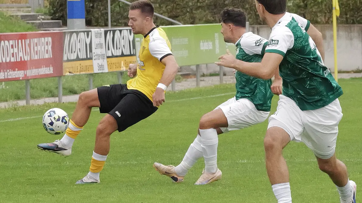 Fußball, Fussball, Landesliga, TV Echterdingen - TSV Köngen: Fußball, Fussball, Landesliga, TV Echterdingen - TSV Köngen
Nr.21 (E): Dimitrios Vidic - gelb/schwarz
Fotograf: Günter E. Bergmann - Photography
Aufnahmedatum: 13.09.2026
