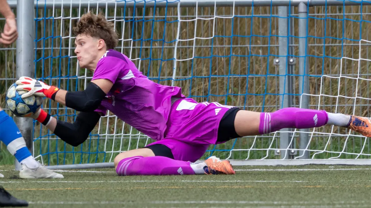 Fußball TV Aldingen (blau) - FC Marbach (weiß) 30 Tom Richter, Foto: Andreas Essig