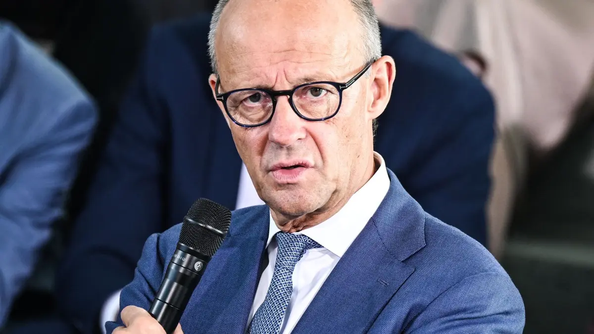Empfang des Wettbewerbs „Jugend forscht“: 15.09.2026, Berlin: Bundeskanzler Friedrich Merz (CDU) spricht bei dem Empfang für die Preisträger des Bundeswettbewerbs „Jugend forscht“. Foto: Britta Pedersen/dpa +++ dpa-Bildfunk +++