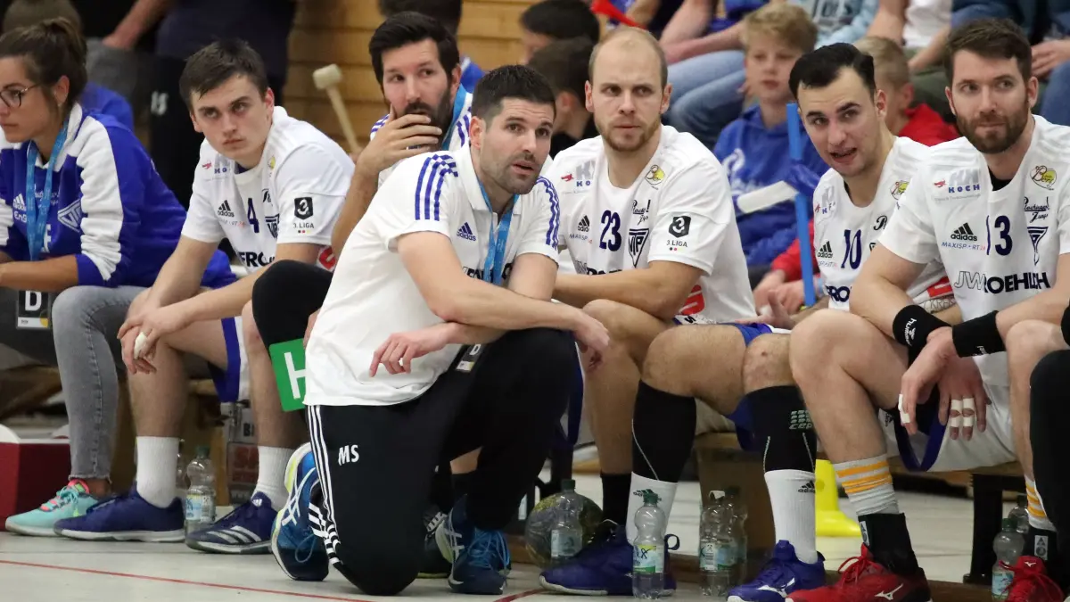 Beim TV Plochingen arbeiteten Michael (vorne) und Marc Schwöbel als Trainerteam zusammen - jetzt treffen sie in ihrer handballerischen Heimat in Scharnhausen aufeinander.