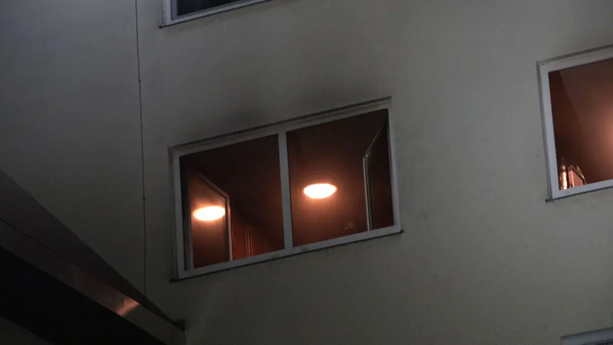 Zwei Menschen sterben bei Wohnungsbrand in Plüderhausen – Feuerwehreinsatz in der Nacht