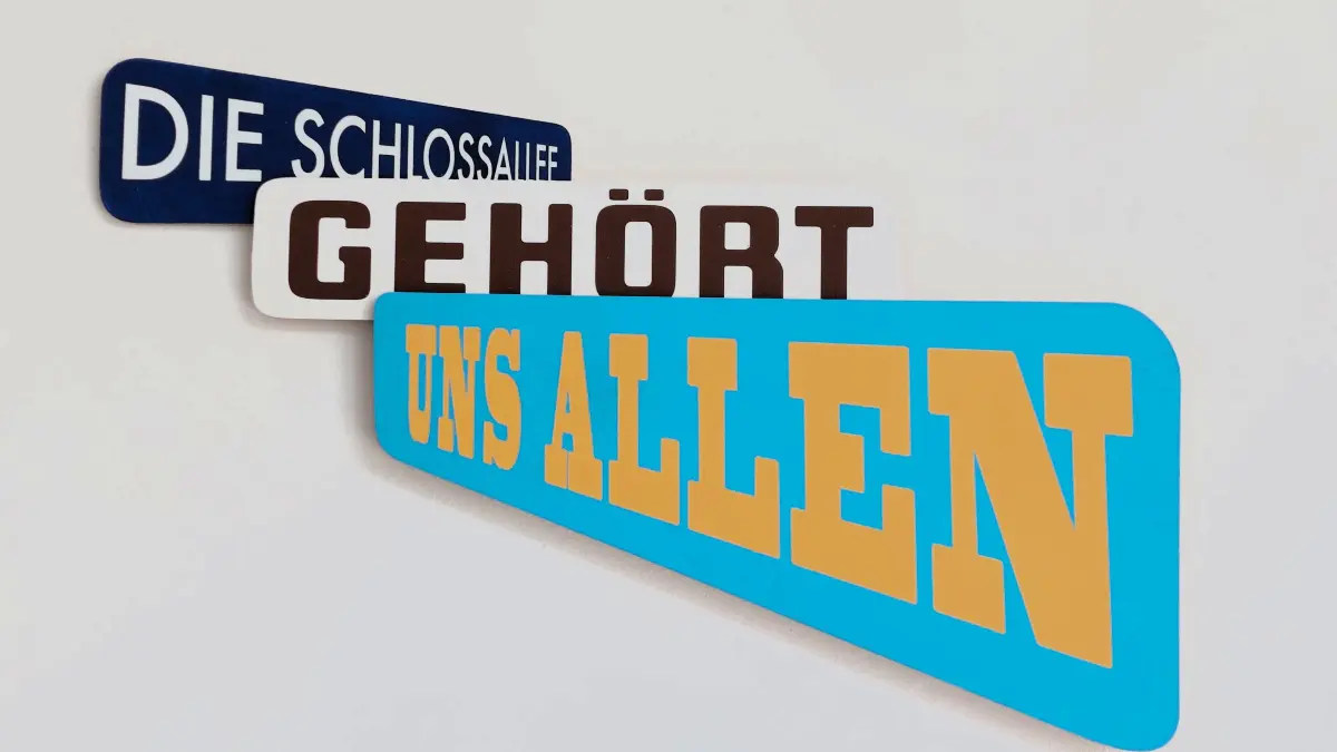 Objekt und Malerei zugleich: Die Werke von Lucia Dellefant - zum Art Alarm in Stuttgart zu sehen im Kunsthaus Frölich. Hier "Schlossallee"