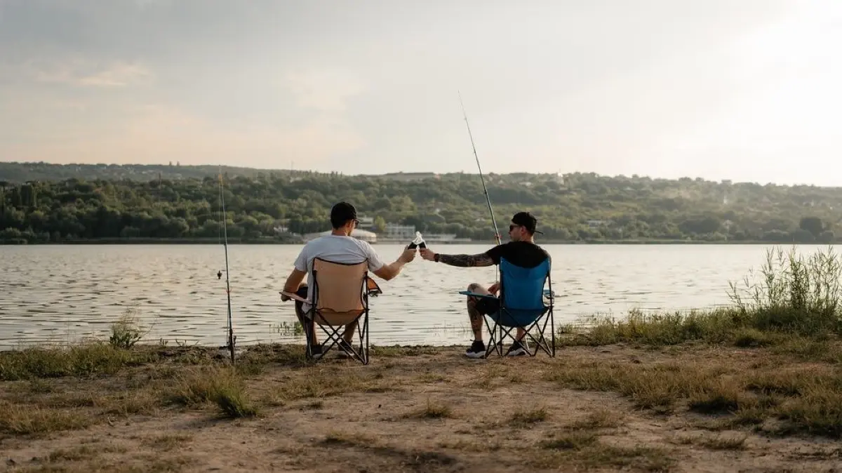 Ruhe, Wasser und Fische, die anbeißen.