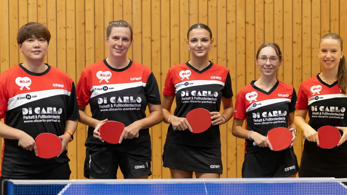 Die Frauen des DJK Sportbund Stuttgart sind bereit für den Saisonstart am Samstag. Von links: Mitsuki Yoshida, Alexandra Schankula, Fatme El Haj Ibrahim, Ronja Mödinger und Paulina Friebe.