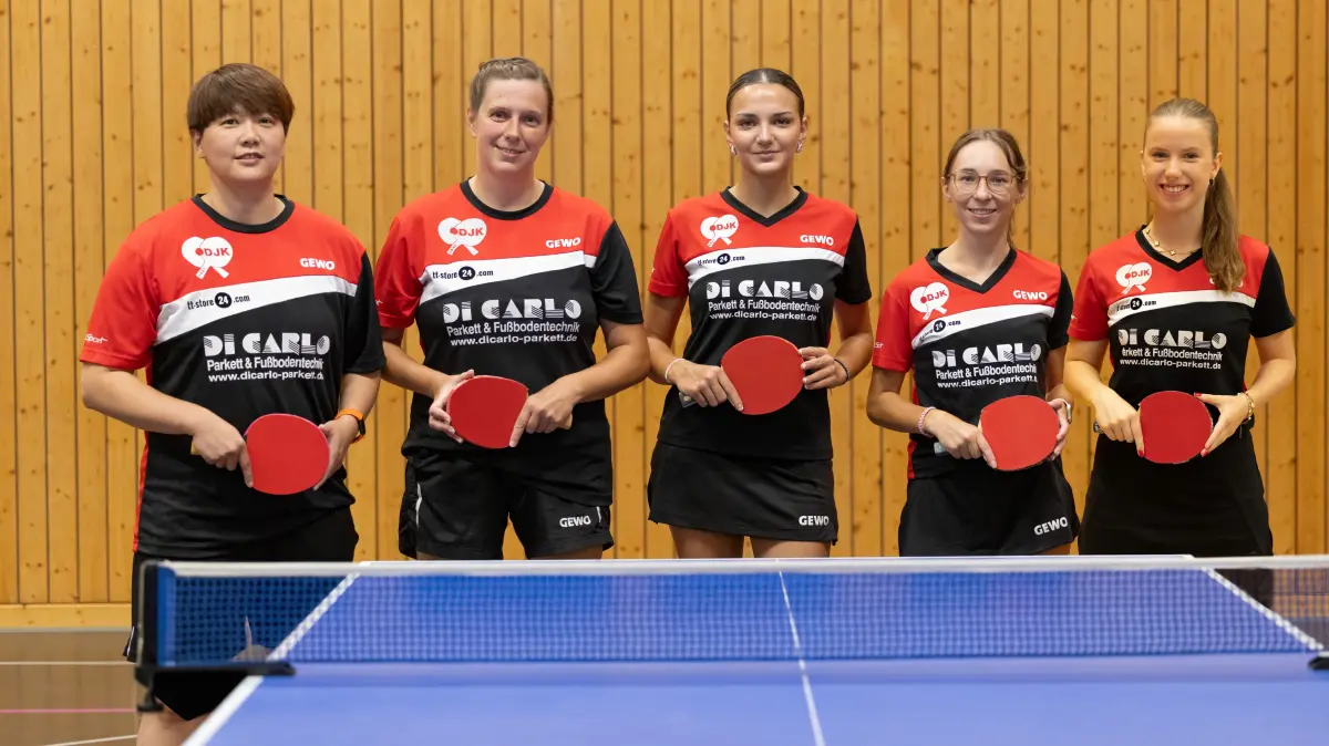 Die Frauen des DJK Sportbund Stuttgart sind bereit für den Saisonstart am Samstag. Von links: Mitsuki Yoshida, Alexandra Schankula, Fatme El Haj Ibrahim, Ronja Mödinger und Paulina Friebe.