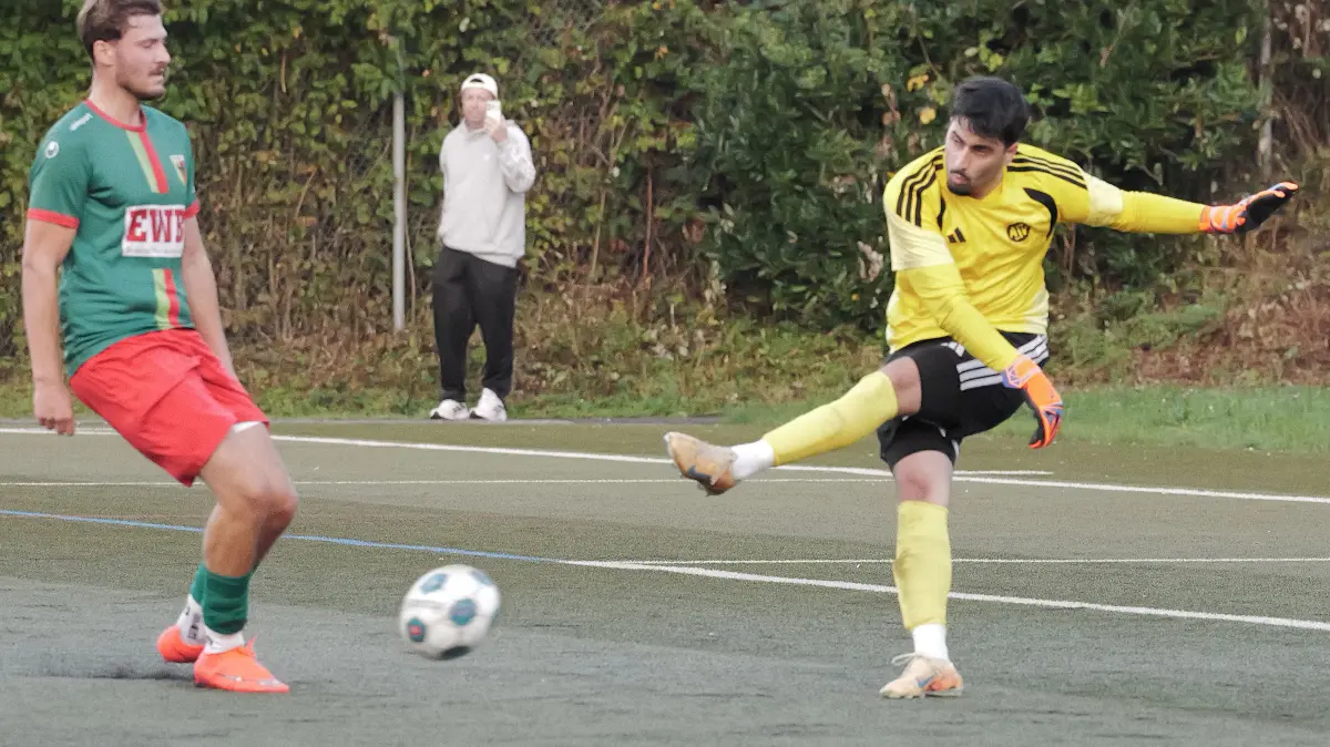 Fußball, Fussball, Landesliga, ASV Botnang - FC Esslingen: Fußball, Fussball, Landesliga, ASV Botnang - FC Esslingen
Nr.94 (B): Hasan Kaya - gelb/schwarz
Fotograf: Günter E. Bergmann - Photography
Aufnahmedatum: 16.09.2026