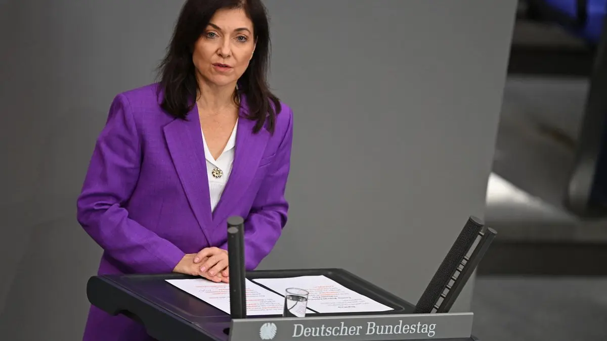 Katherina Reiche (CDU), Bundesministerin für Wirtschaft und Energie, spricht im im Bundestag zum Haushalt.