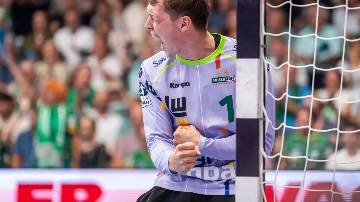 Julian Buchele Frisch Auf Goeppingen, 01 jubelt lautstark, Frisch Auf Goeppingen vs. Rhein-Neckar Loewen, Handball, 1. Bundesliga, Herren, Spielzeit 2026/2027, 17.09.2026, Frisch Auf Goeppingen vs. Rhein-Neckar Loewen, Handball, 1. Bundesliga, Herren, Spielzeit 2026/2027, 17.09.2026 Goeppingen *** Julian Buchele, Frisch Auf Göppingen, 01, cheering loudly Frisch Auf Göppingen vs. Rhein Neckar Löwen, handball, Bundesliga 1, men s, 20262027 season, September 17, 2026, Frisch Auf Göppingen vs. Rhein Neckar Löwen, Handball, 1st Bundesliga, Men, 20262027 season, September 17, 2026, Göppingen Copyright: xEibner-Pressefoto/MichaelxSchmidx EP_MST