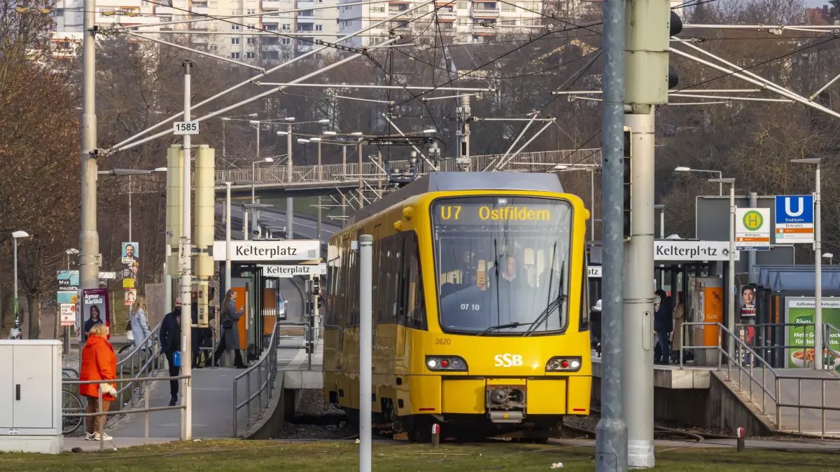 Haltestelle Kelterplatz in Zuffenhausen. Stadtbahn der Stuttgarter Straßenbahnen AG. // 09.02.2025: Stuttgart, Baden-Württemberg, Deutschland, Europa *** Kelterplatz stop in Zuffenhausen Stadtbahn der Stuttgarter Straßenbahnen AG 09 02 2025 Stuttgart, Baden Württemberg, Germany, Europe