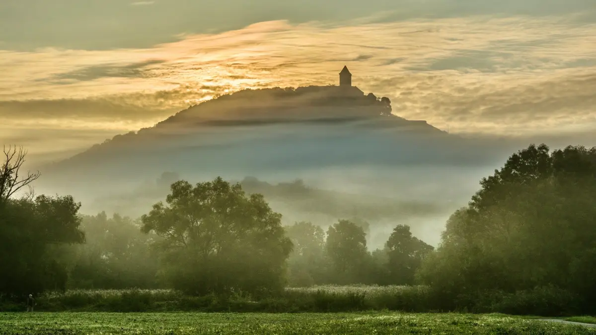 Wetterforo 18092026 Yanick Garbe Kreis Ludwigsburg - Nebelstimmung mit Burg Lichtenberg im September, bei Oberstenfeld.