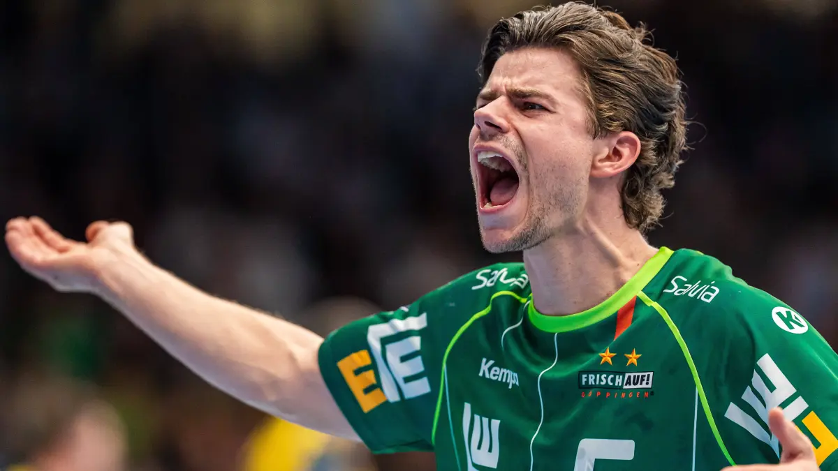 Rutger ten Velde Frisch Auf Goeppingen, 05 feuert die Fans an, Frisch Auf Goeppingen vs. Rhein-Neckar Loewen, Handball, 1. Bundesliga, Herren, Spielzeit 2026/2027, 17.09.2026, Frisch Auf Goeppingen vs. Rhein-Neckar Loewen, Handball, 1. Bundesliga, Herren, Spielzeit 2026/2027, 17.09.2026 Goeppingen *** Rutger ten Velde of Frisch Auf Goeppingen, 05, cheers on the fans Frisch Auf Goeppingen vs. Rhein Neckar Löwen, Handball, 1st Bundesliga, Men, 20262027 season, September 17, 2026, Frisch Auf Goeppingen vs. Rhein Neckar Löwen, Handball, 1st Bundesliga, Men, 20262027 season, September 17, 2026, Goeppingen Copyright: xEibner-Pressefoto/MichaelxSchmidx EP_MST