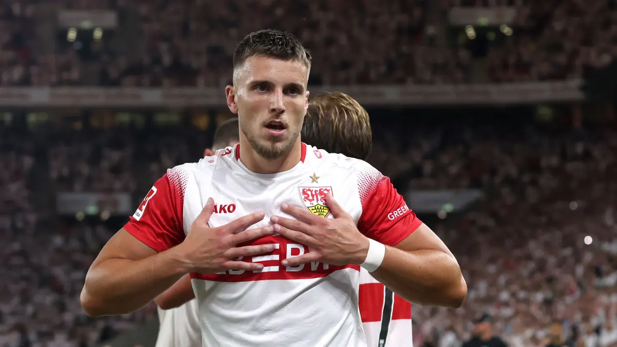BAU // 2026.09.04, Deutschland, Stuttgart Fußball VfB Stuttgart vs. 1. FC Köln, Torschütze Ermedin Demirovic (VfB) jubelt über sein Tor zum 3:0
Gemäß den Vorgaben der DFL Deutsche Fußball Liga ist es untersagt,
in dem Stadion und/oder vom Spiel angefertigte Fotoaufnahmen in Form von Sequenzbildern
und/oder videoähnlichen Fotostrecken zu verwerten bzw. verwerten zu lassen.
DFL, DFB regulations prohibit any use of photographs as image sequences and/or quasi-video.