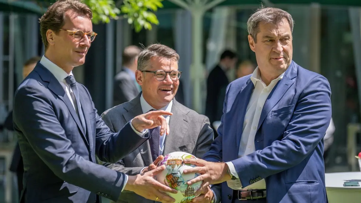 Ein Trio, dass sich unbedingt grün ist: Hendrik Wüst, Boris Rhein und Markus Söder (v. li.).