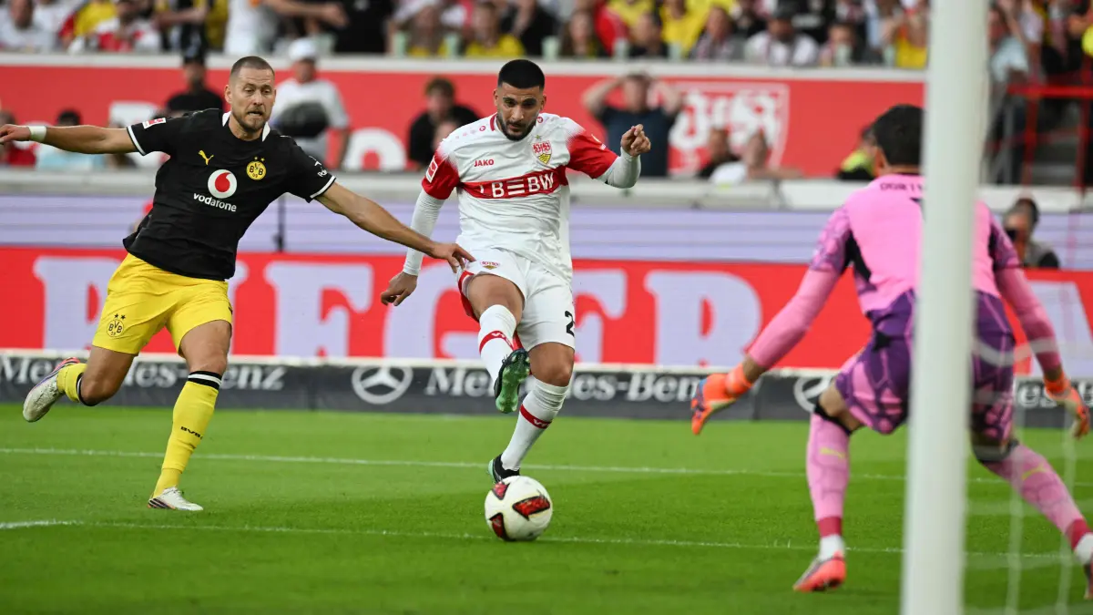 FBL-GER-BUNDESLIGA-STUTTGART-DORTMUND: Stuttgart's German forward #26 Deniz Undav and Dortmund's German defender #03 Waldemar Anton vie for the ball during the German first division Bundesliga football match between VfB Stuttgart and Borussia Dortmund in Stuttgart on September 19, 2026. (Photo by THOMAS KIENZLE / AFP) / DFL REGULATIONS PROHIBIT ANY USE OF PHOTOGRAPHS AS IMAGE SEQUENCES AND/OR QUASI-VIDEO