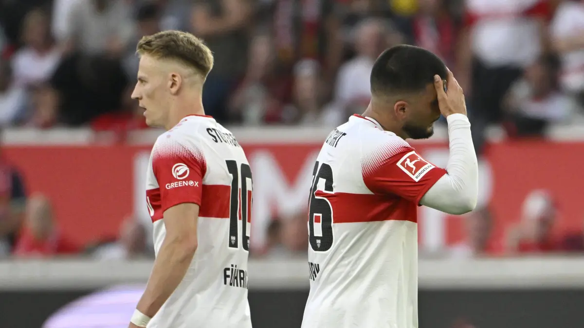 VfB Stuttgart vs Borussia Dortmund BVB : Deniz Undav VfB Stuttgart 26 Chris Fuehrich VfB Stuttgart 10 Enttaeuschung enttaeuscht nach vergebener Torchance Gestik Geste nach fehlerhaften Abspiel von Ermedin Demirovic VfB Stuttgart 09 nicht im Bild VfB Stuttgart vs Borussia Dortmund BVB 19.09.2026 DFL REGULATIONS PROHIBIT ANY USE OF PHOTOGRAPHS AS IMAGE SEQUENCES AND/OR QUASI-VIDEO VfB Stuttgart vs Borussia Dortmund BVB *** Deniz Undav, VfB Stuttgart 26 Chris Fuehrich, VfB Stuttgart 10 Disappointment after a missed scoring opportunity Gesture following a poor pass by Ermedin Demirovic, VfB Stuttgart 09 not in the frame VfB Stuttgart vs. Borussia Dortmund BVB September 19, 2026 DFL regulations prohibit any use of photographs as image sequences and/or quasi-video VfB Stuttgart vs. Borussia Dortmund BVB