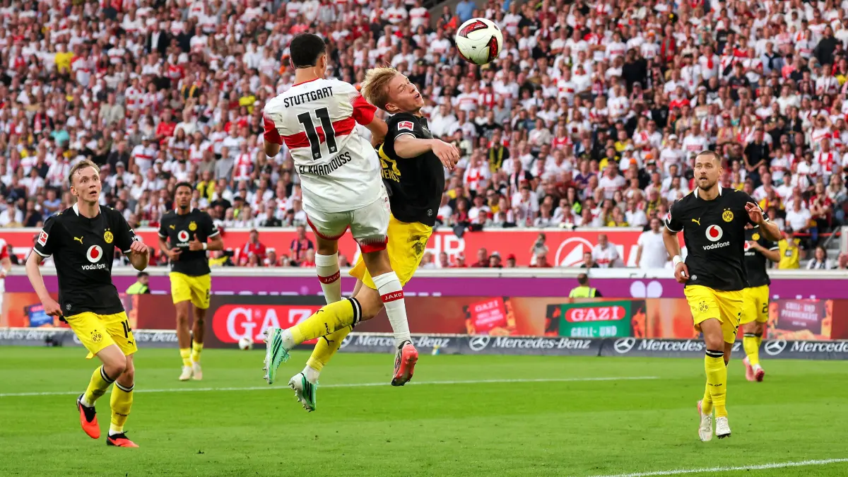 Fußball VfB Stuttgart vs. Borussia Dortmund : BAU // 19.09.2026, Deutschland, Stuttgart, Fußball Bundesliga,
VfB Stuttgart vs. Borussia Dortmund, v.l. Maximilian Baier (BVB), Bilal El Khannouss (VfB), Daniel Svensson (BVB), Waldemar Anton (BVB)