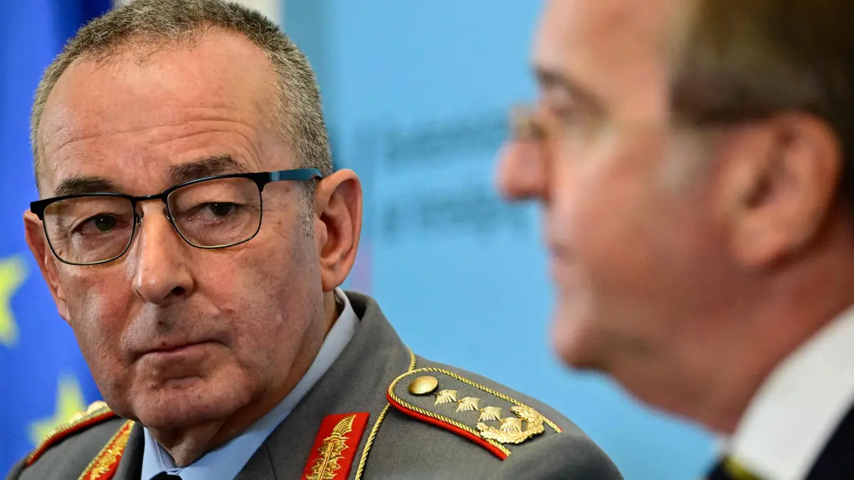 FILES-GERMANY-RUSSIA-USA-ITALY-DEFENCE-DIPLOMACY: (FILES) German Defence Minister Boris Pistorius and the General Inspector of the German armed forces Carsten Breuer give a press conference on the status of the German armed forces Bundeswehr, on April 22, 2026 at the Defence ministry in Berlin. The German Carsten Breuer was elected on September 19, 2026 as chairman of NATO’s Military Committee, to succeed the Italian Giuseppe Cavo Dragone in mid-2027, Berlin announced, adding that the general will have the “clear line” of confronting the growing Russian “threat”. (Photo by Tobias SCHWARZ / AFP)