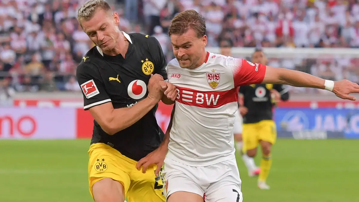 Fussball 1.Bundesliga, VfB Stuttgart - Borussia Dortmund: 19.09.2026, xblx, Fussball 1.Bundesliga, VfB Stuttgart - Borussia Dortmund v.l. Julian Ryerson Borussia Dortmund, Maximilian Mittelstaedt Mittelstädt VfB Stuttgart DFL/DFB REGULATIONS PROHIBIT ANY USE OF PHOTOGRAPHS as IMAGE SEQUENCES and/or QUASI-VIDEO Stuttgart *** September 19, 2026, xblx, Soccer, Bundesliga 1, VfB Stuttgart vs. Borussia Dortmund, Julian Ryerson Borussia Dortmund, Maximilian Mittelstaedt VfB Stuttgart. DFL and DFB regulations prohibit any use of photographs as image sequences and/or quasi-video. Stuttgart